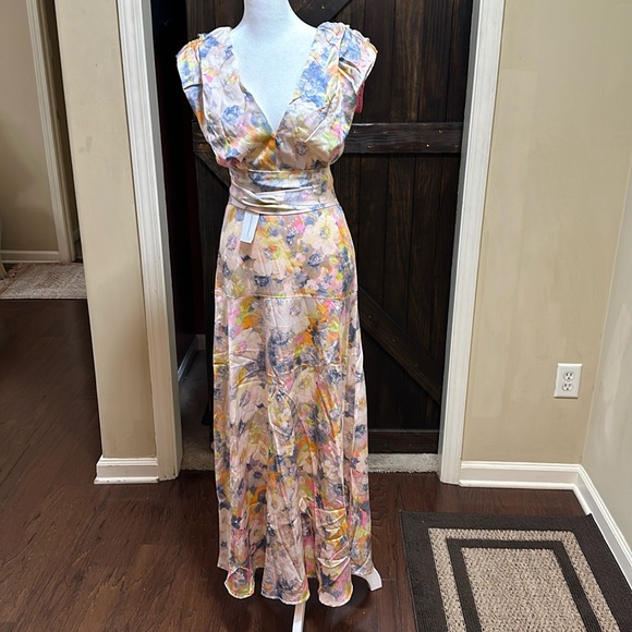 LIQUORISH Dresses & Skirts - NWT LIQUORISH Dress size 2